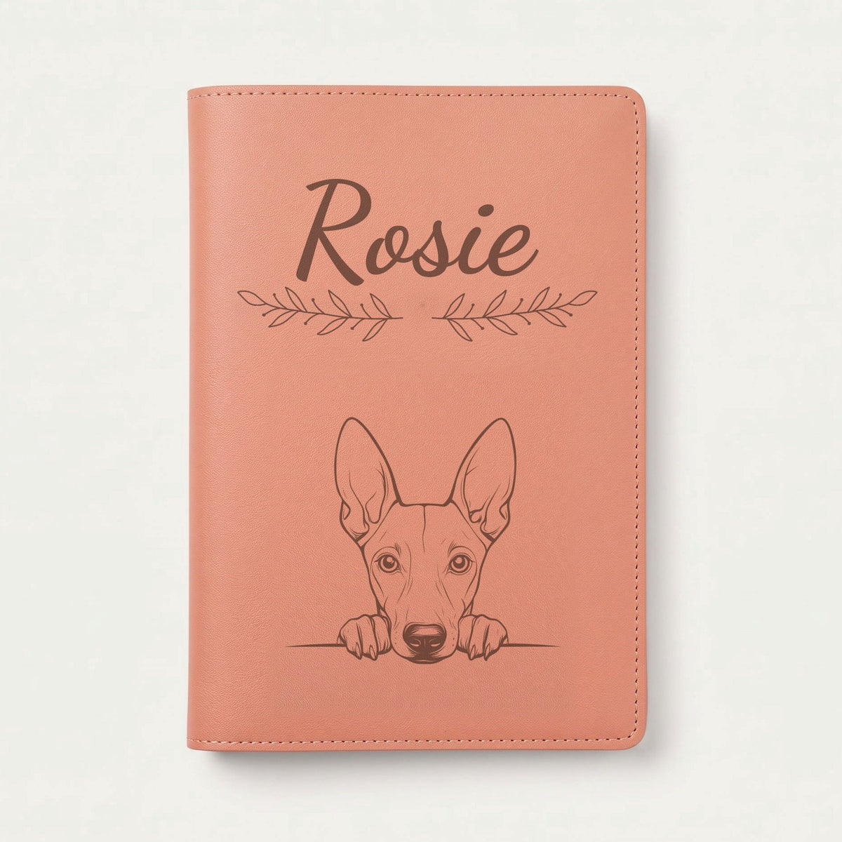 Protège carnet de santé chien personnalisé – Chien du pharaon — Terracotta — Rameaux — gravure « Rosie »