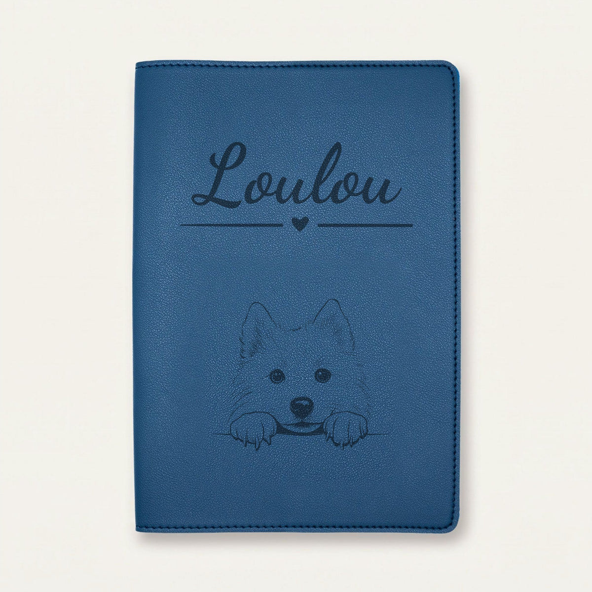 Protège carnet de santé chien personnalisé – Chien esquimau américain — Bleu nuit — Cœur — gravure « Loulou »