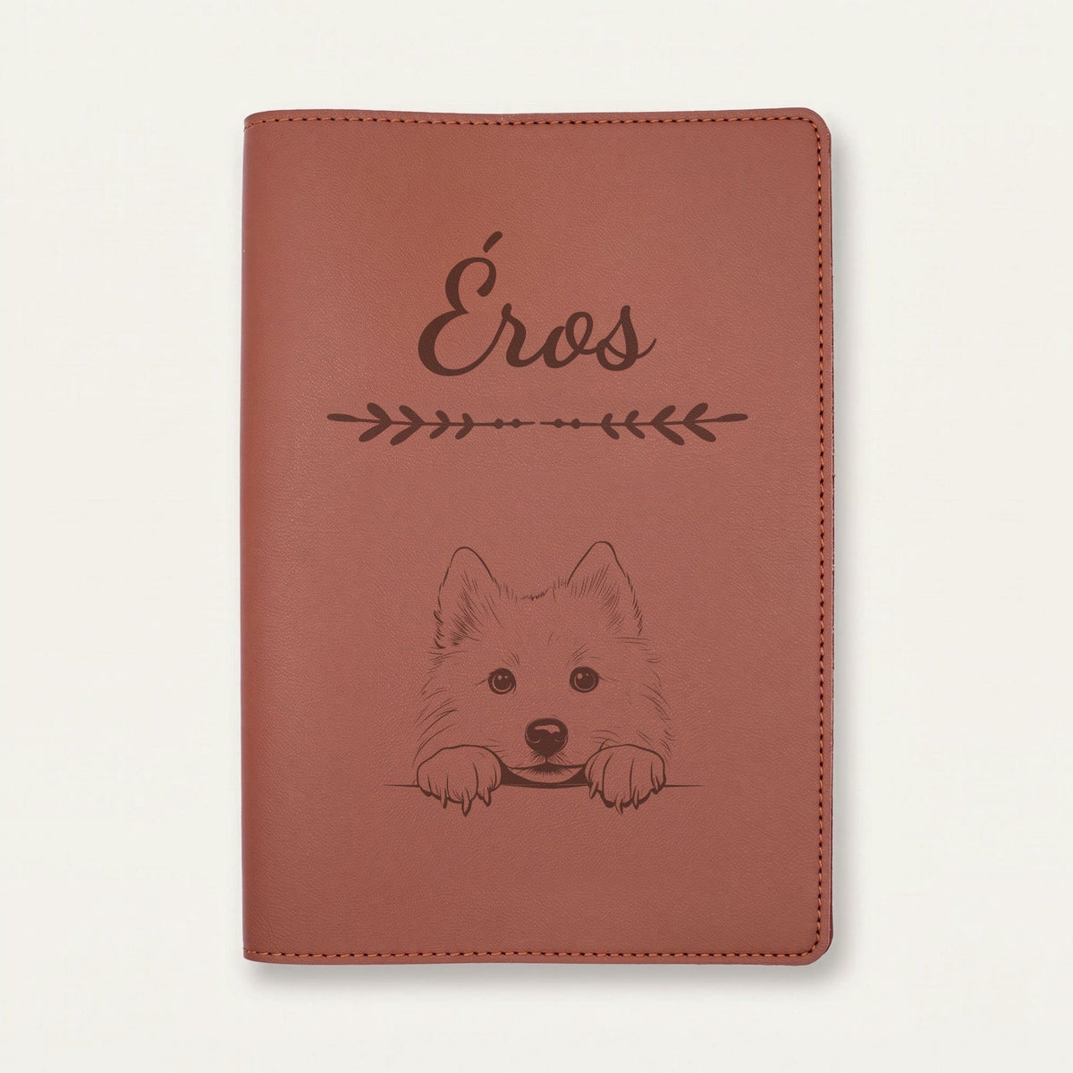 Protège carnet de santé chien personnalisé – Chien esquimau américain — Chocolat — Flèche — gravure « Éros »