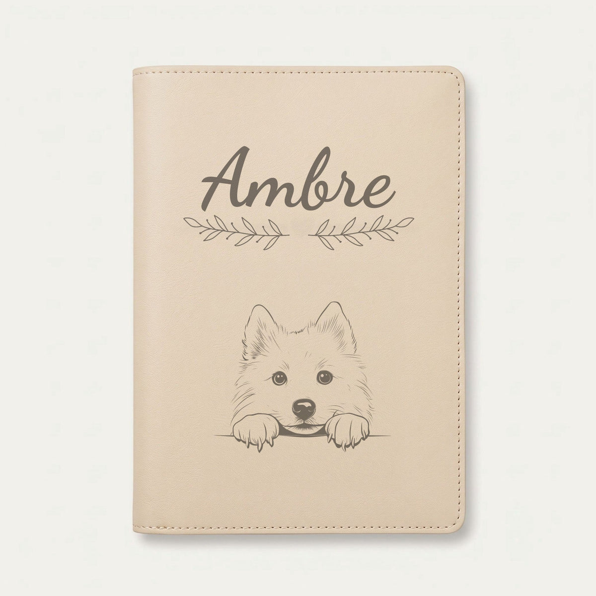 Protège carnet de santé chien personnalisé – Chien esquimau américain — Crème vanille — Rameaux — gravure « Ambre »