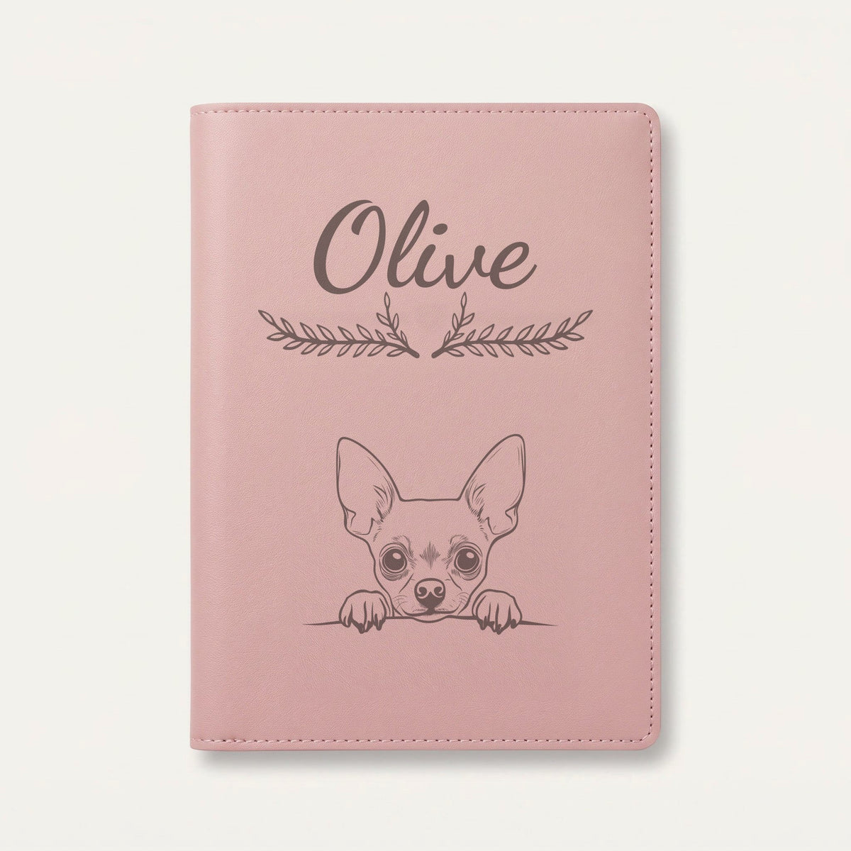 Protège carnet de santé chien personnalisé – Chihuahua — Rose dragée — Bouquet — gravure « Olive »