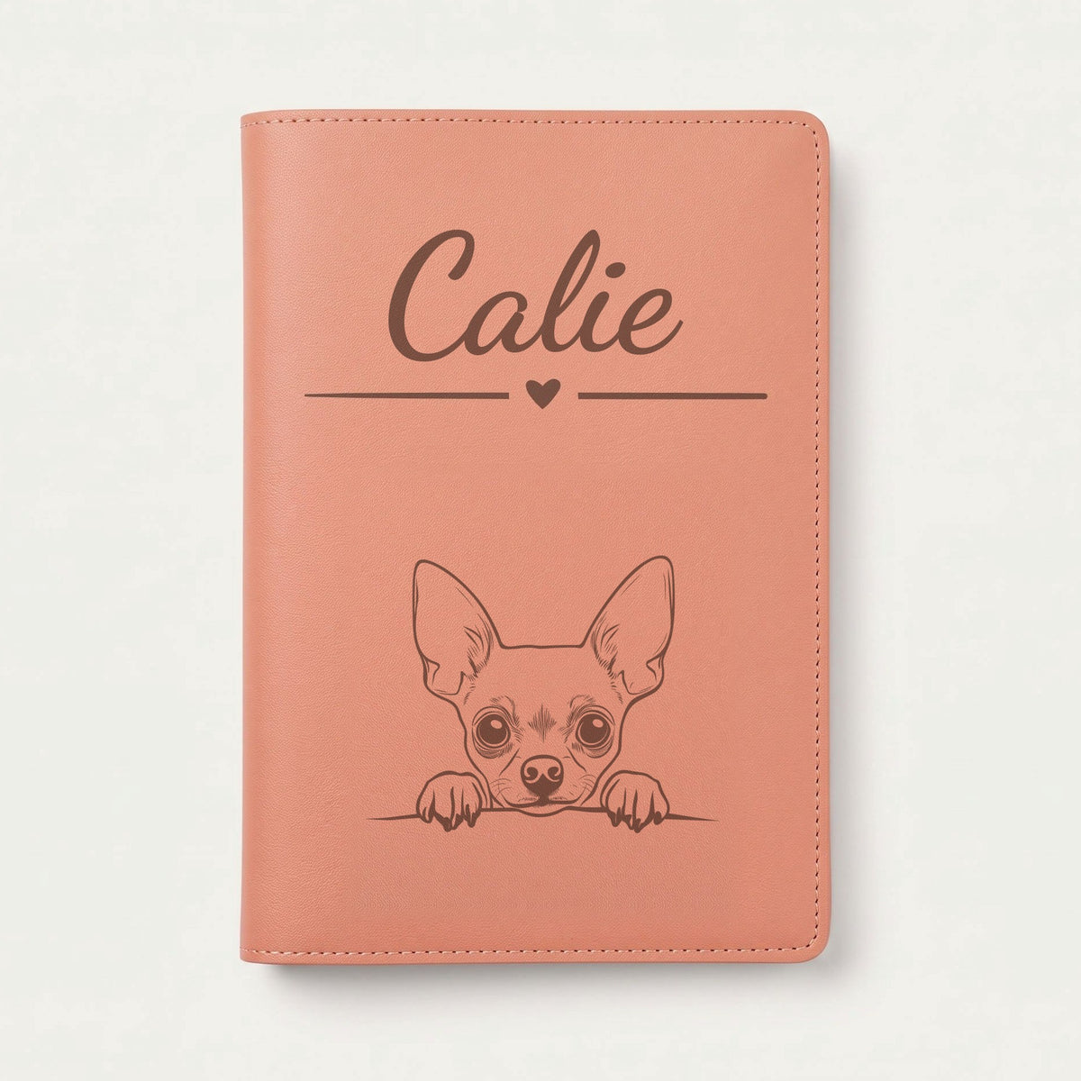 Protège carnet de santé chien personnalisé – Chihuahua — Terracotta — Cœur — gravure « Calie »
