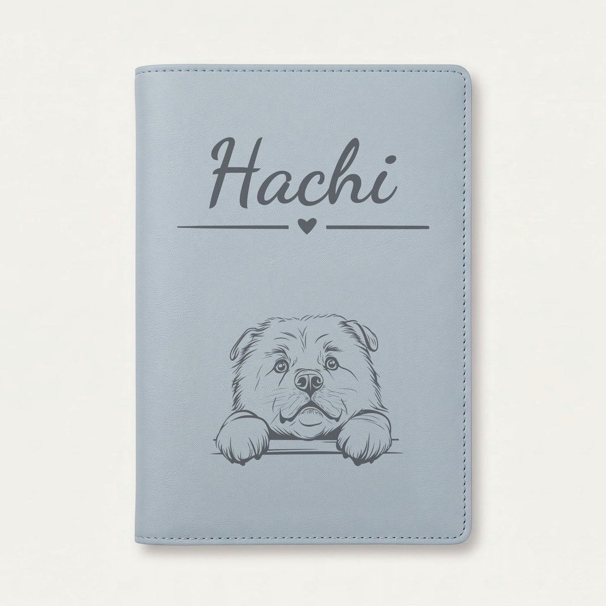 Protège carnet de santé chien personnalisé – Chow-chow — Bleu nuage — Cœur — gravure « Hachi »