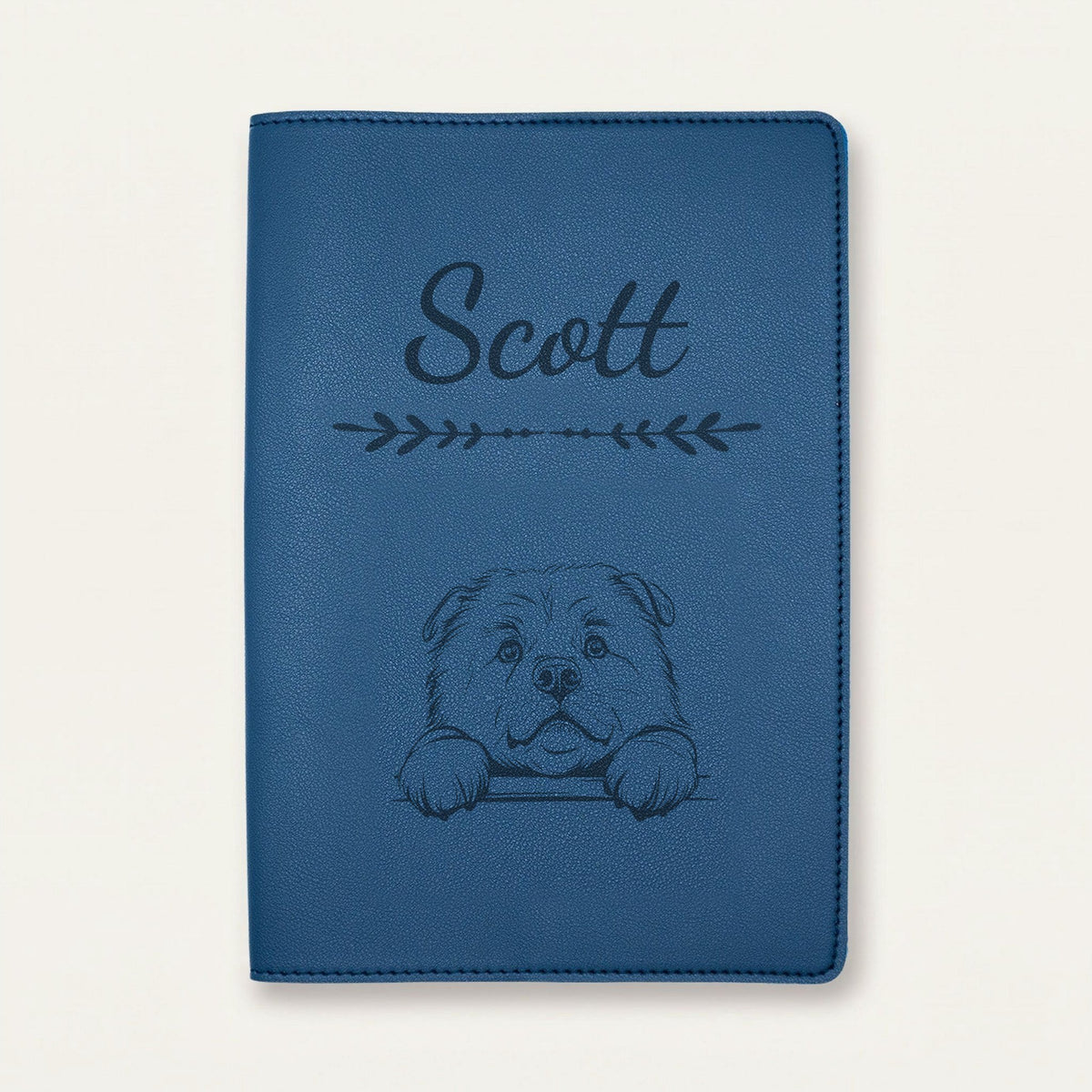 Protège carnet de santé chien personnalisé – Chow-chow — Bleu nuit — Flèche — gravure « Scott »