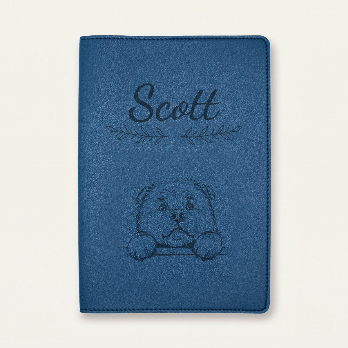 Protège carnet de santé chien personnalisé – Chow-chow — Bleu nuit — Rameaux — gravure « Scott »