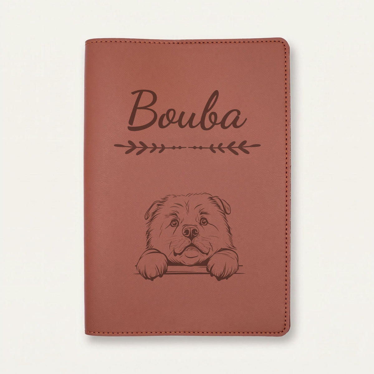 Protège carnet de santé chien personnalisé – Chow-chow — Chocolat — Flèche — gravure « Bouba »