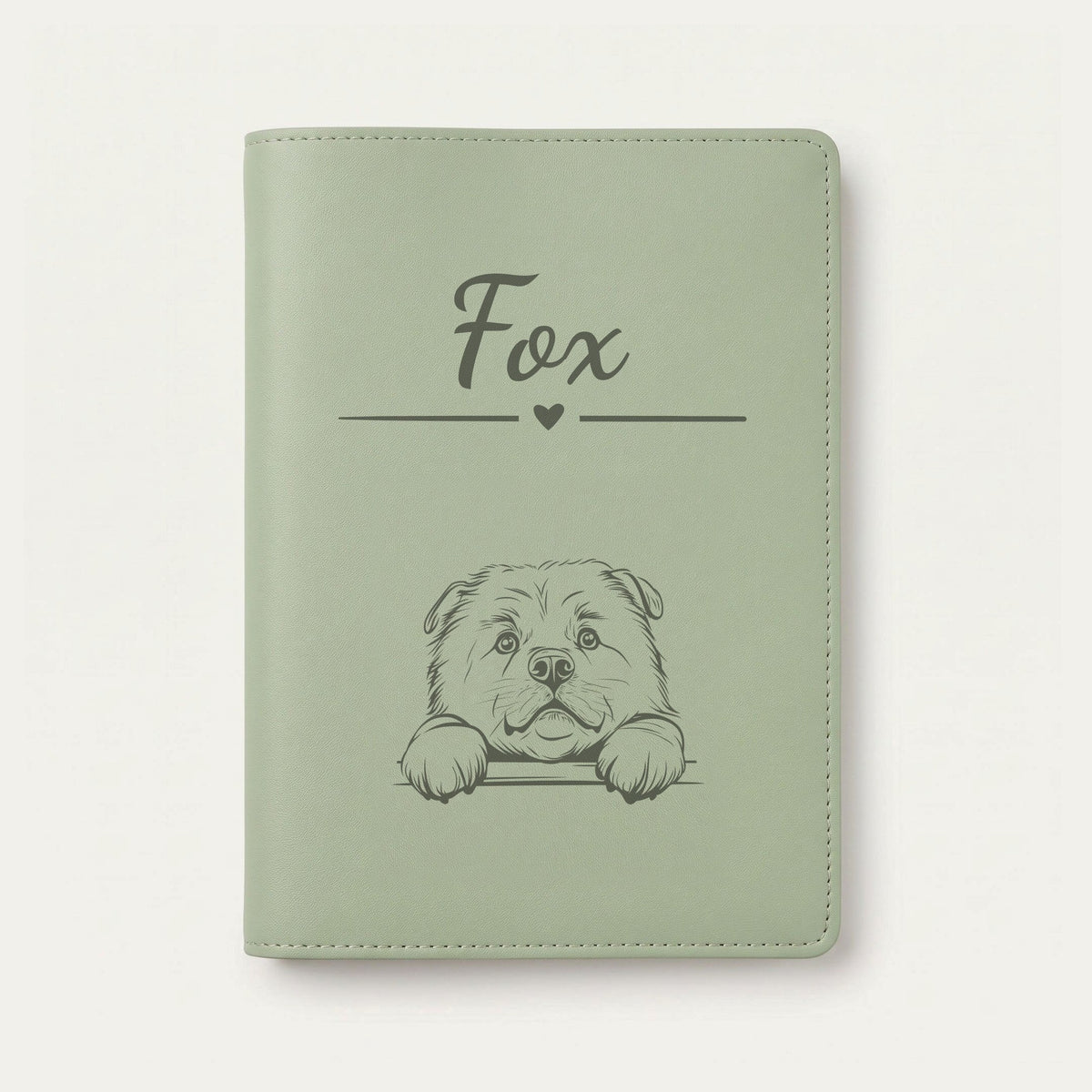 Protège carnet de santé chien personnalisé – Chow-chow — Vert sauge — Cœur — gravure « Fox »
