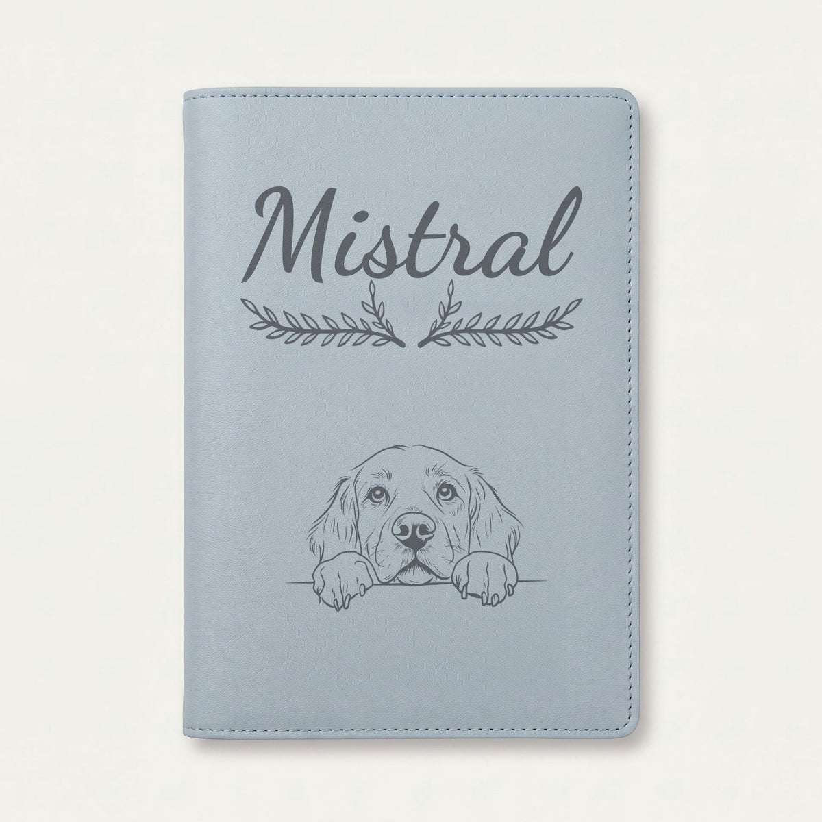 Protège carnet de santé chien personnalisé – Clumber spaniel — Bleu nuage — Bouquet — gravure « Mistral »
