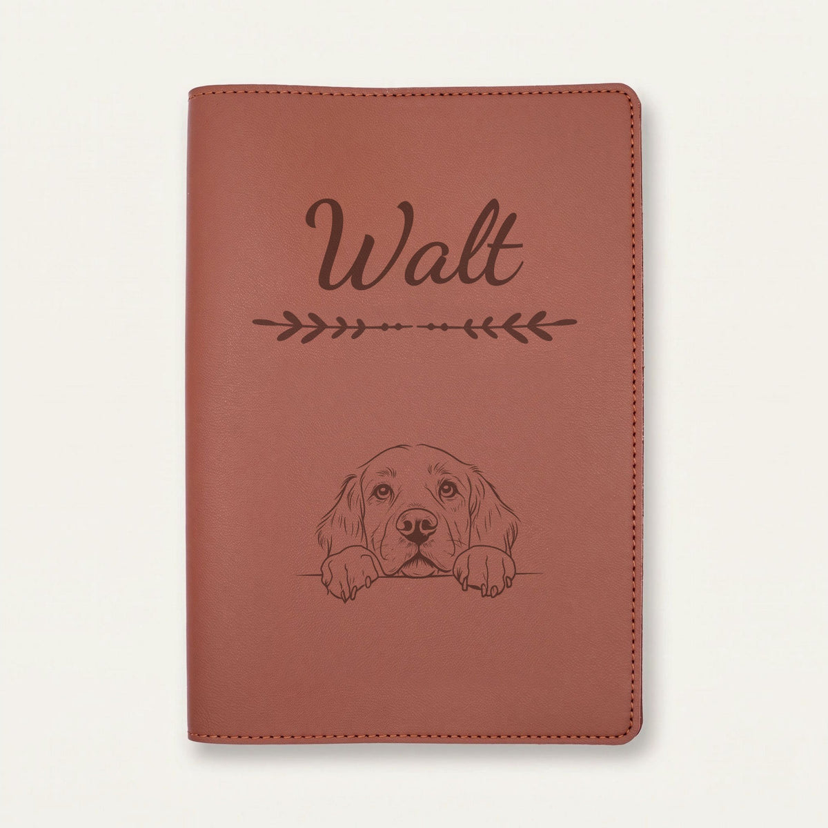 Protège carnet de santé chien personnalisé – Clumber spaniel — Chocolat — Flèche — gravure « Walt »