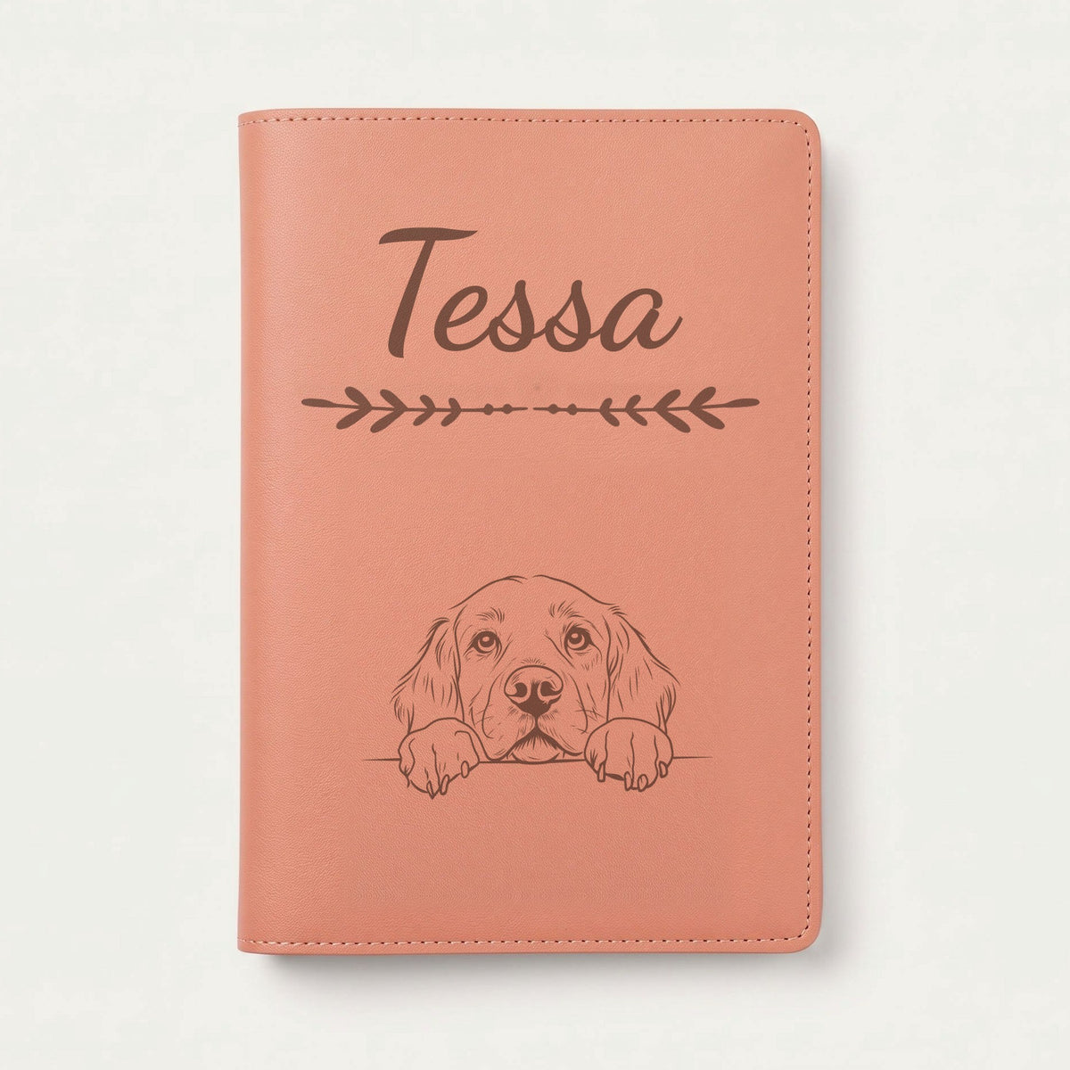 Protège carnet de santé chien personnalisé – Clumber spaniel — Terracotta — Flèche — gravure « Tessa »