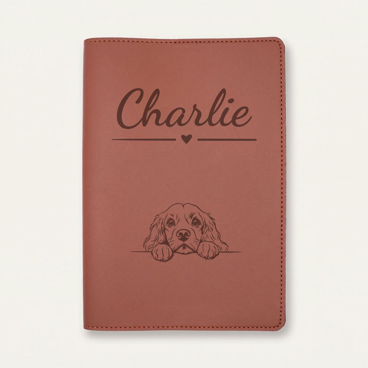 Protège carnet de santé chien personnalisé – Cocker américain — Chocolat — Cœur — gravure « Charlie »