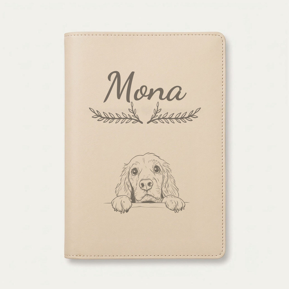 Protège carnet de santé chien personnalisé – Cocker anglais — Crème vanille — Bouquet — gravure « Mona »