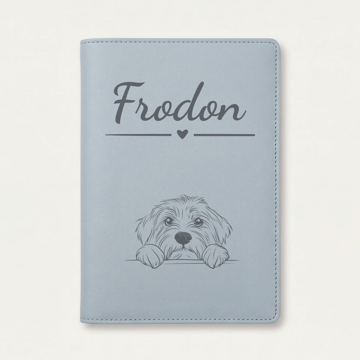 Protège carnet de santé chien personnalisé – Colley barbu — Bleu nuage — Cœur — gravure « Frodon »