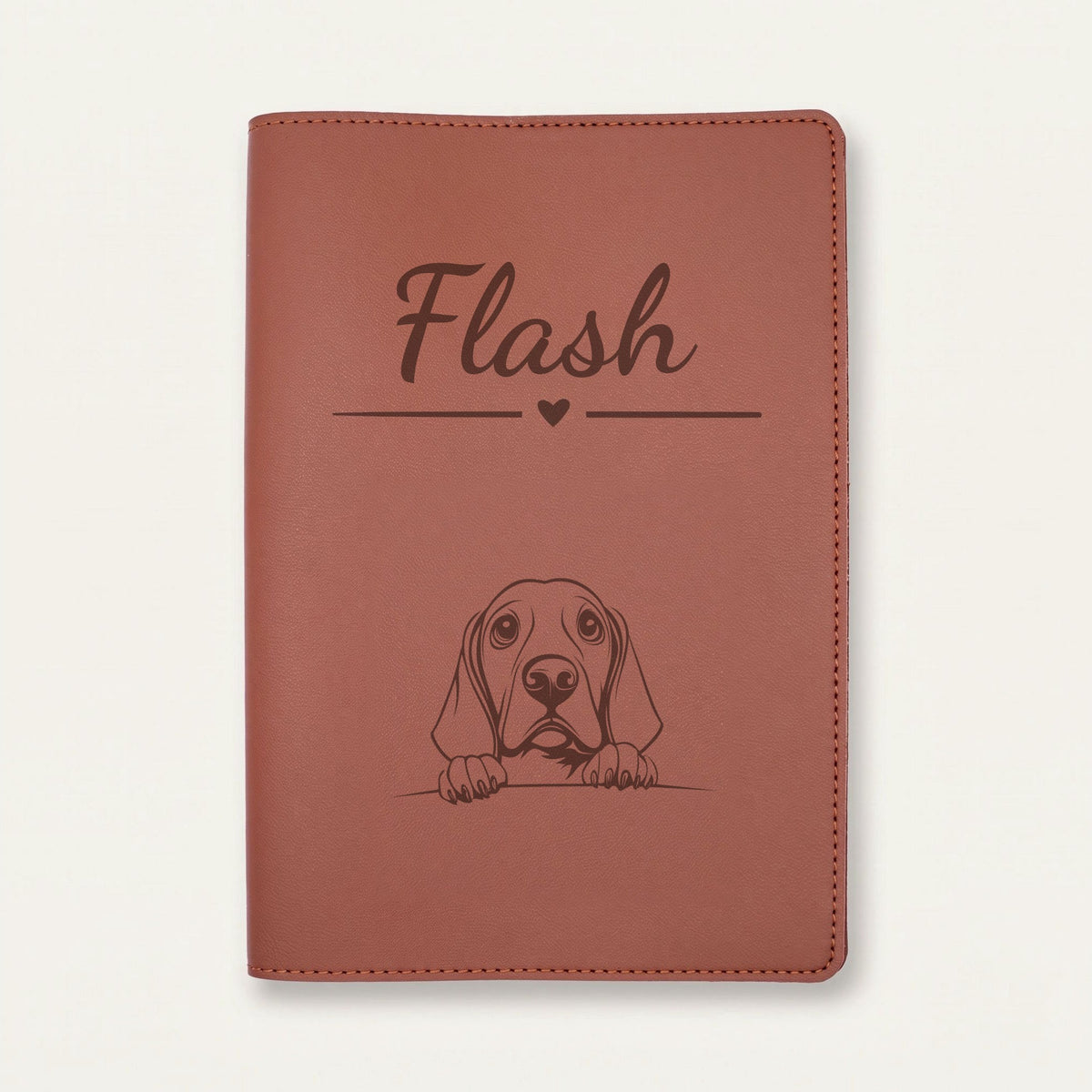 Protège carnet de santé chien personnalisé – Coonhound noir et feu — Chocolat — Cœur — gravure « Flash »