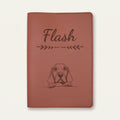 Protège carnet de santé chien personnalisé – Coonhound noir et feu — Chocolat — Flèche — gravure « Flash »