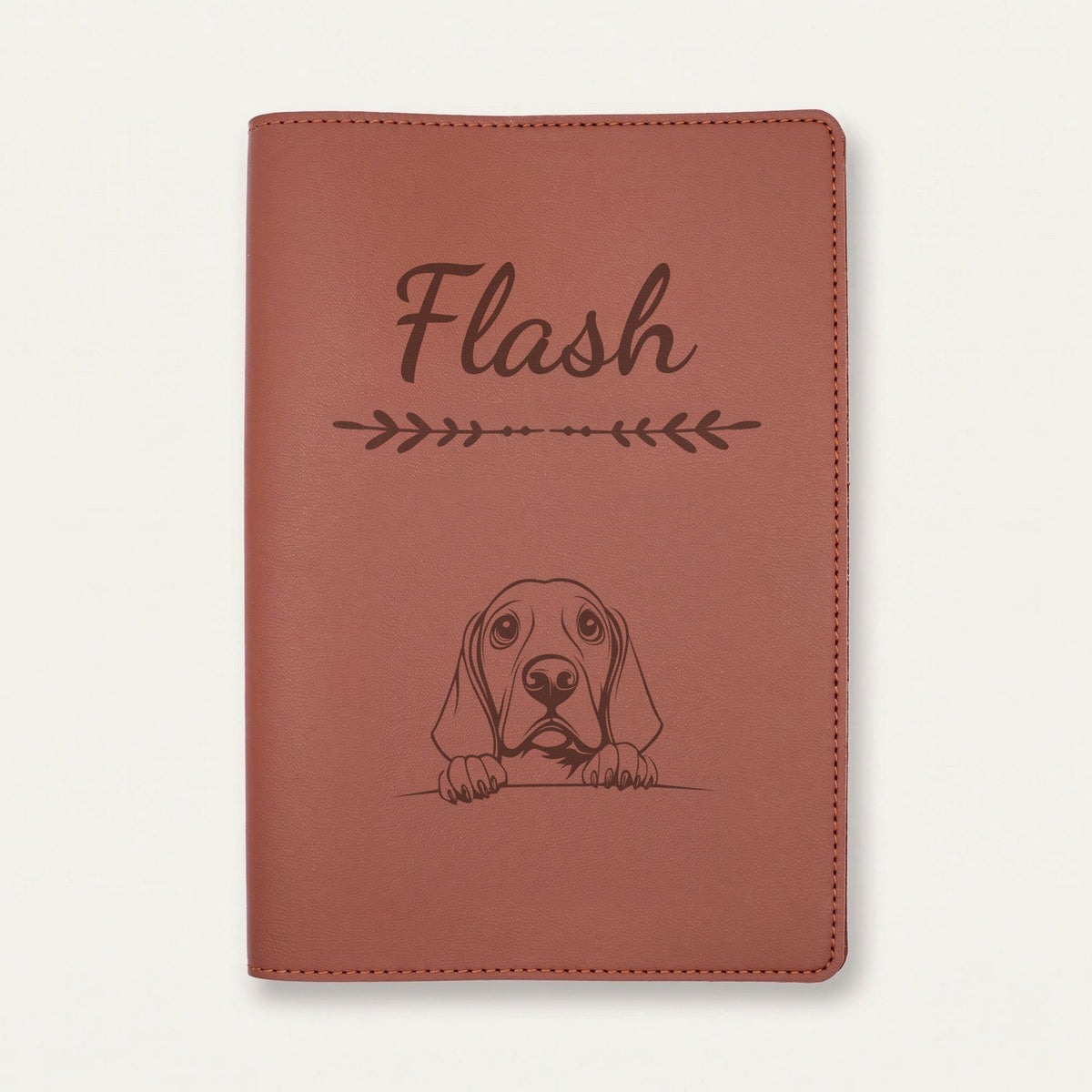 Protège carnet de santé chien personnalisé – Coonhound noir et feu — Chocolat — Flèche — gravure « Flash »