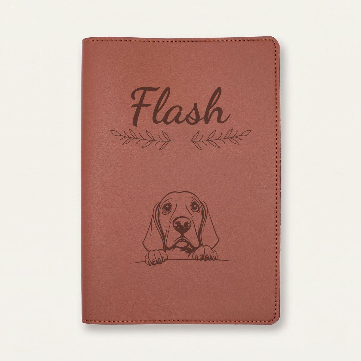 Protège carnet de santé chien personnalisé – Coonhound noir et feu — Chocolat — Rameaux — gravure « Flash »