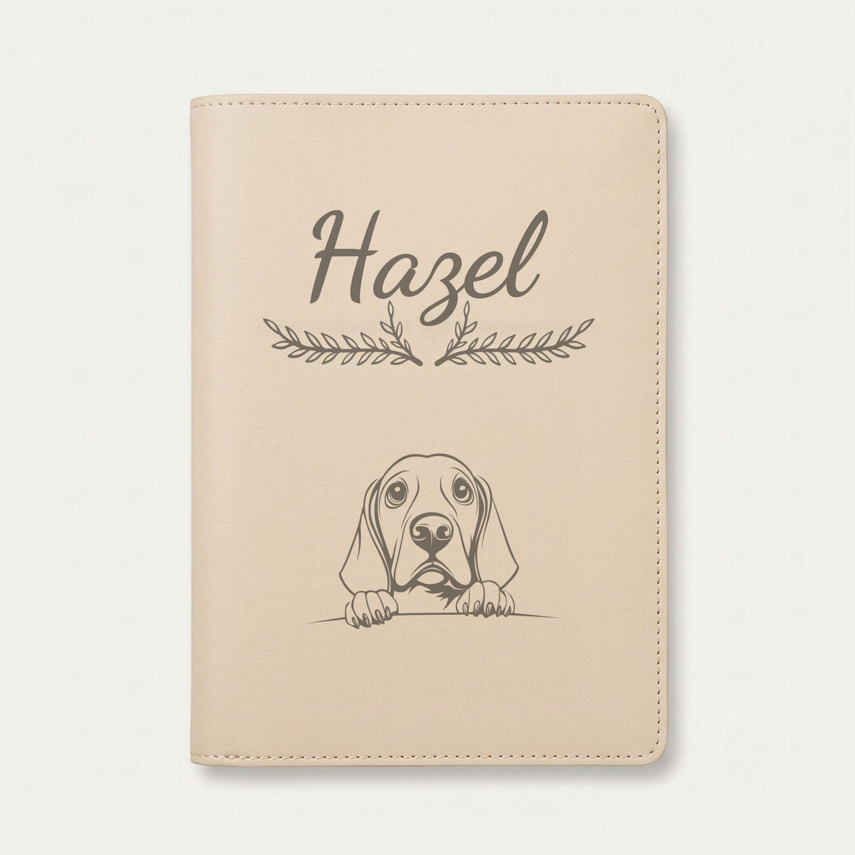 Protège carnet de santé chien personnalisé – Coonhound noir et feu — Crème vanille — Bouquet — gravure « Hazel »
