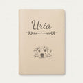 Protège carnet de santé chien personnalisé – Dalmatien — Crème vanille — Flèche — gravure « Uria »