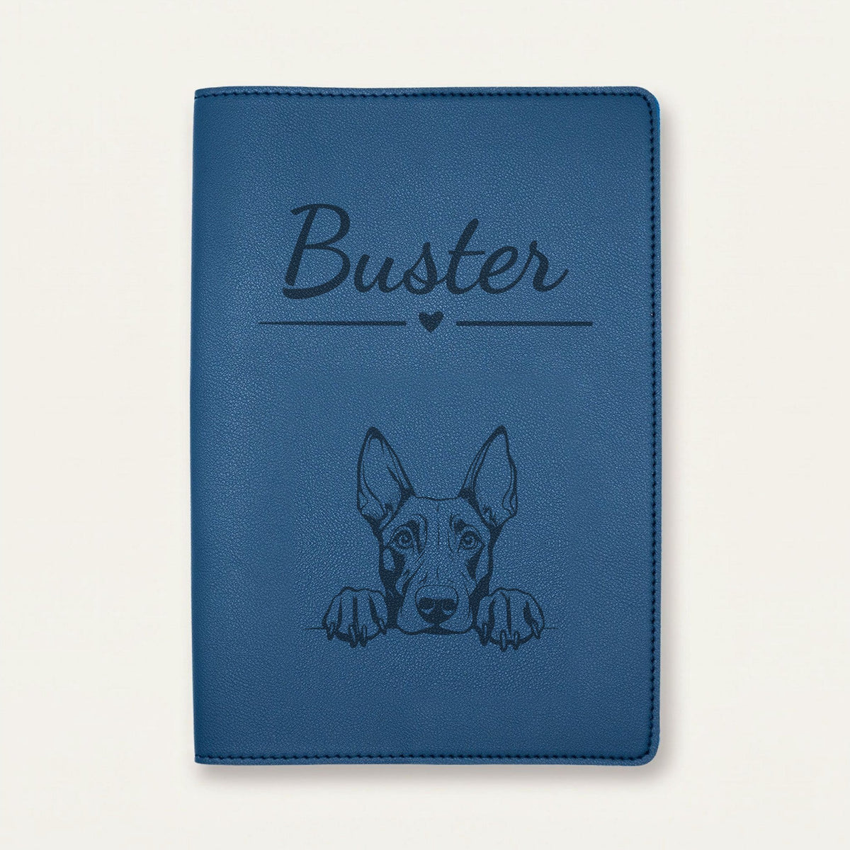 Protège carnet de santé chien personnalisé – Dobermann — Bleu nuit — Cœur — gravure « Buster »