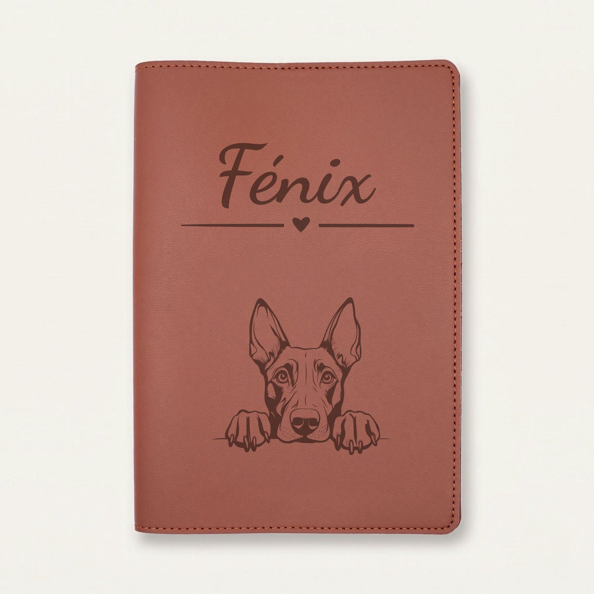 Protège carnet de santé chien personnalisé – Dobermann — Chocolat — Cœur — gravure « Fénix »