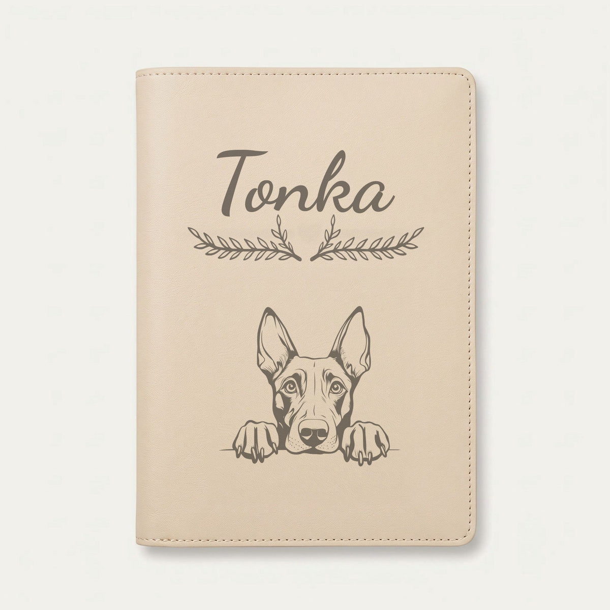 Protège carnet de santé chien personnalisé – Dobermann — Crème vanille — Bouquet — gravure « Tonka »