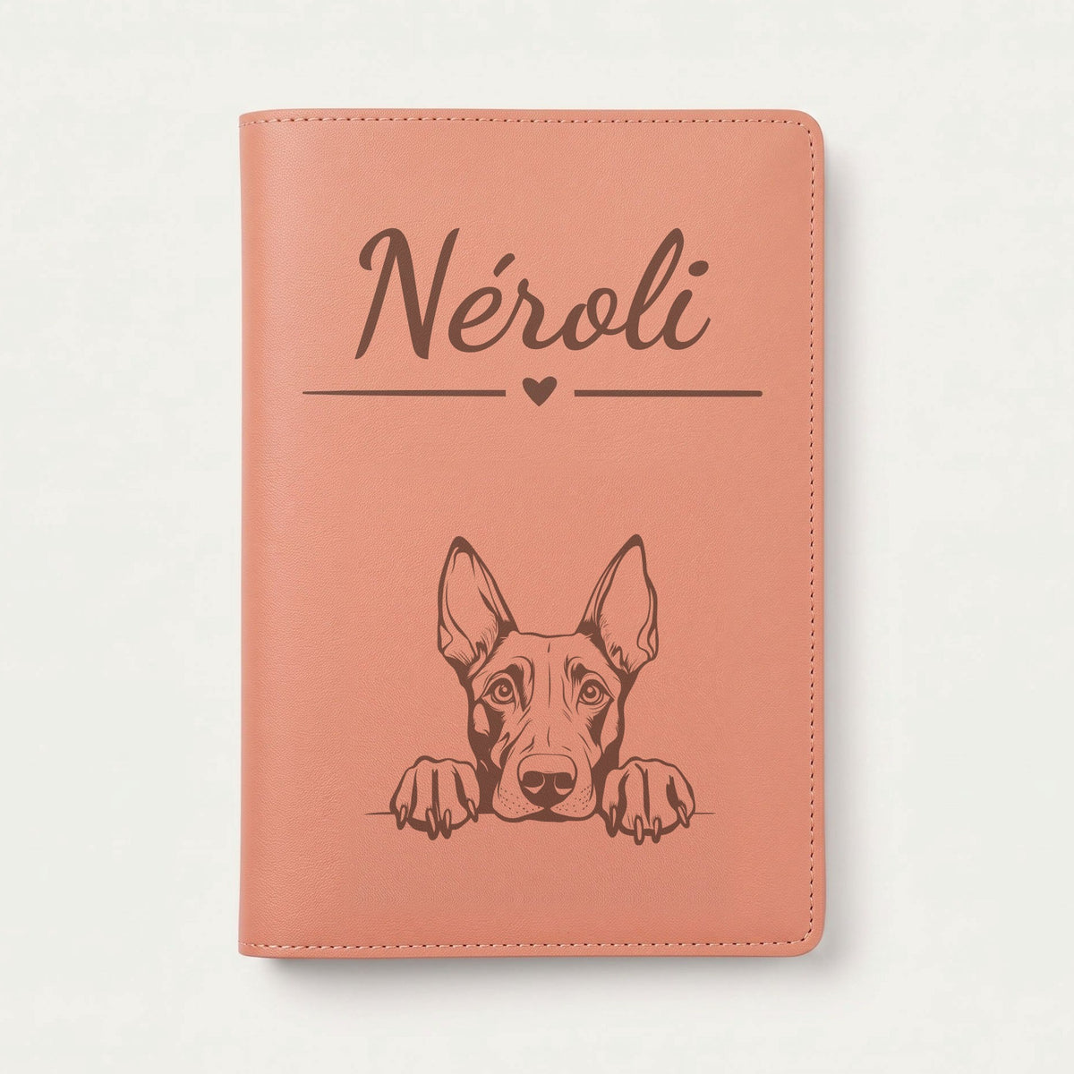 Protège carnet de santé chien personnalisé – Dobermann — Terracotta — Cœur — gravure « Néroli »