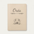 Protège carnet de santé chien personnalisé – Dogue allemand — Crème vanille — Flèche — gravure « Oréa »
