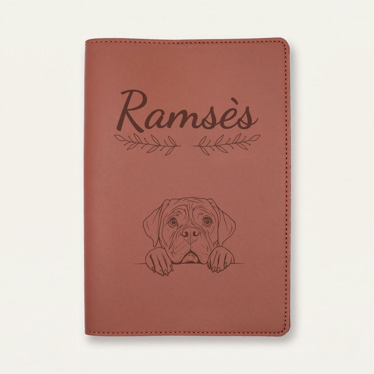 Protège carnet de santé chien personnalisé – Dogue de Bordeaux — Chocolat — Rameaux — gravure « Ramsès »