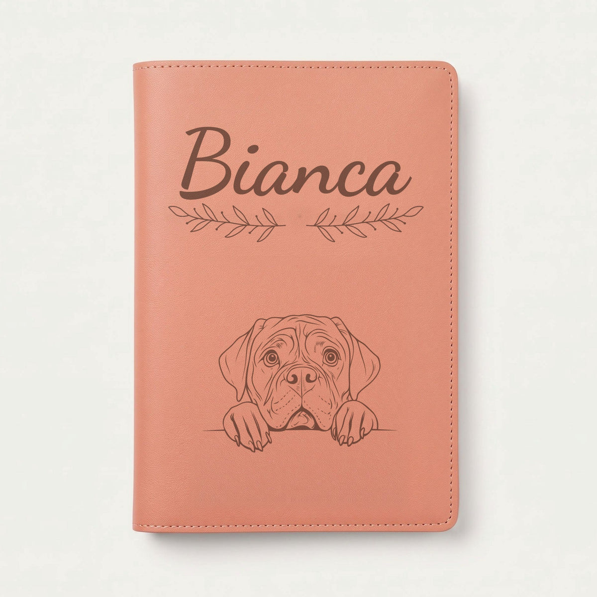 Protège carnet de santé chien personnalisé – Dogue de Bordeaux — Terracotta — Rameaux — gravure « Bianca »