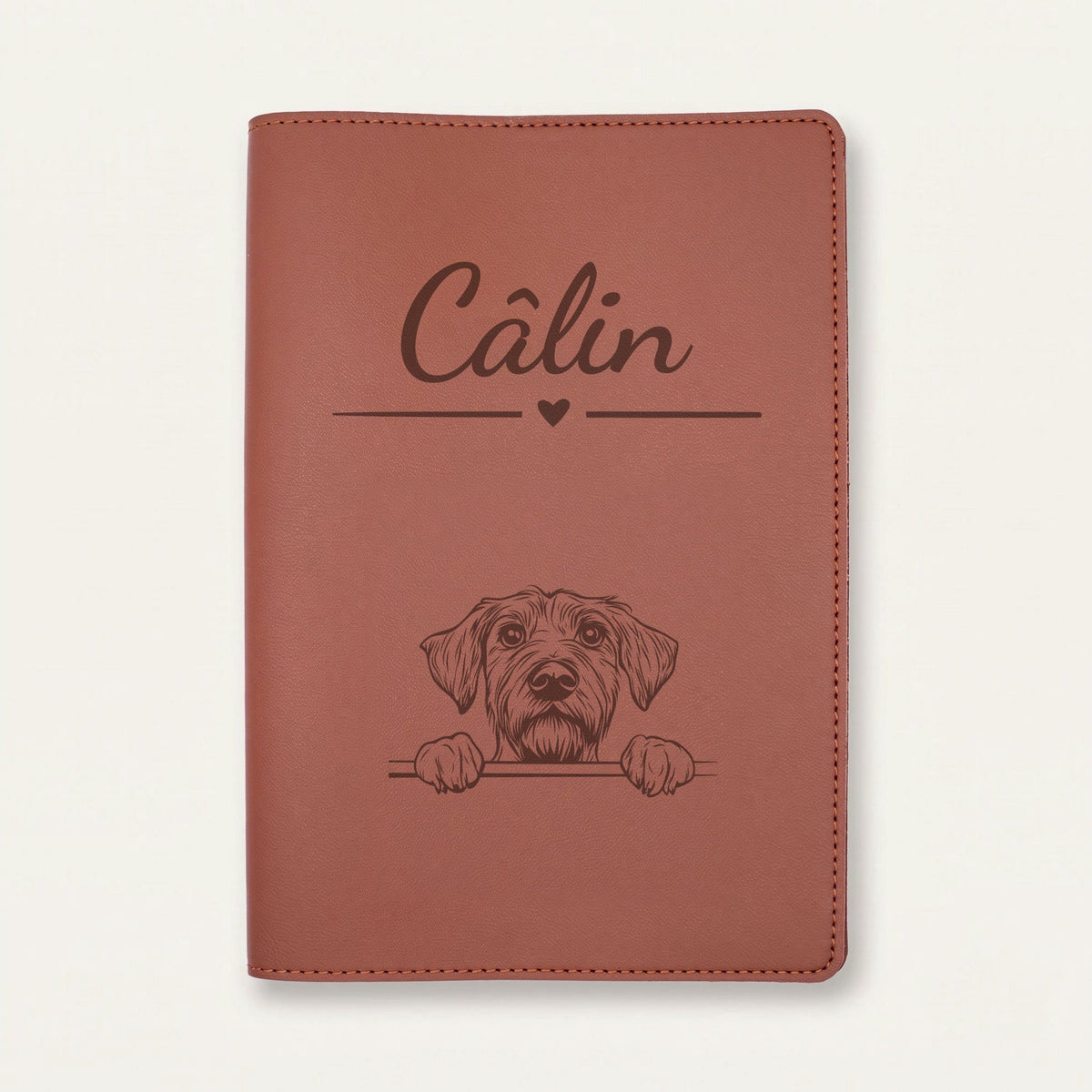 Protège carnet de santé chien personnalisé – Drahthaar — Chocolat — Cœur — gravure « Câlin »