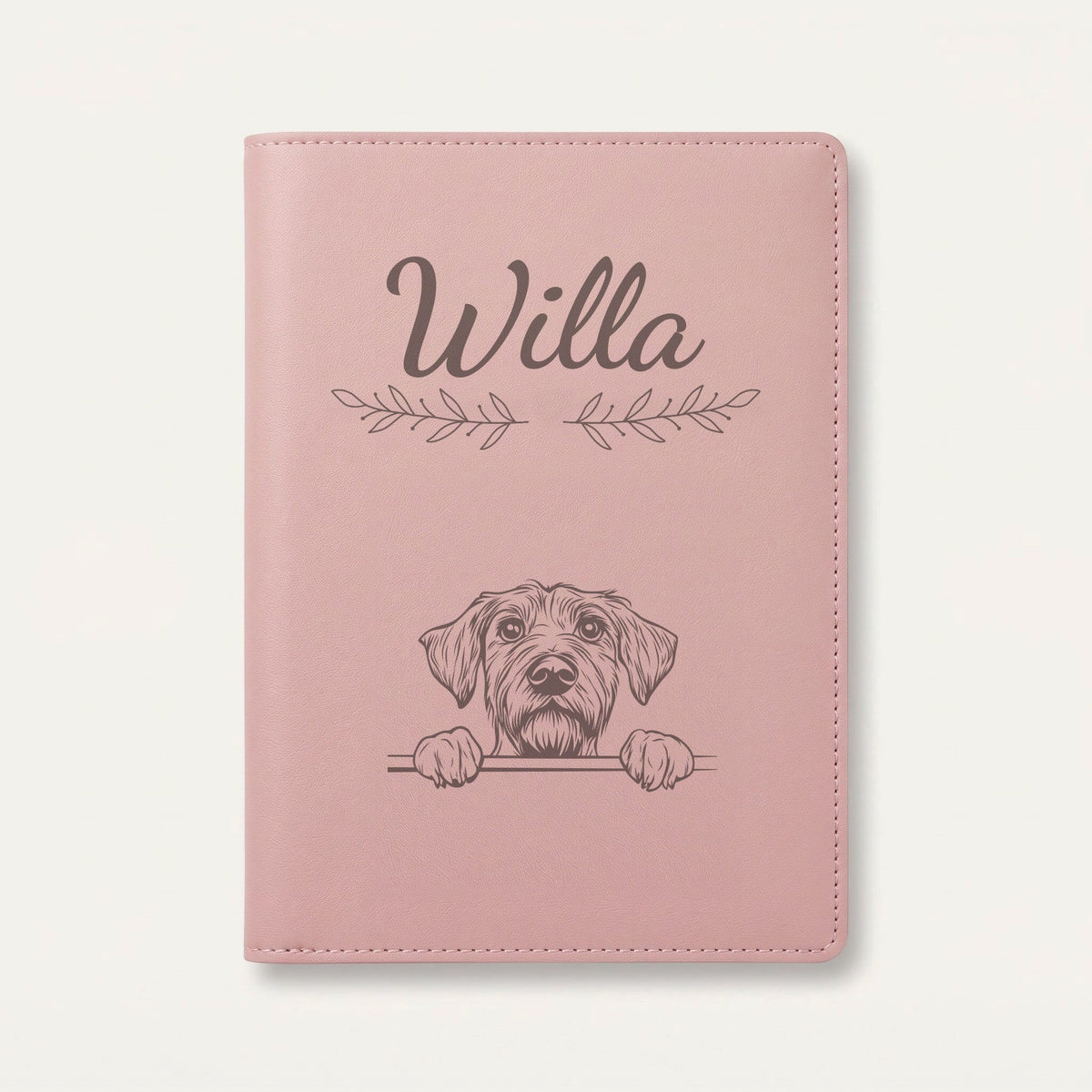 Protège carnet de santé chien personnalisé – Drahthaar — Rose dragée — Rameaux — gravure « Willa »
