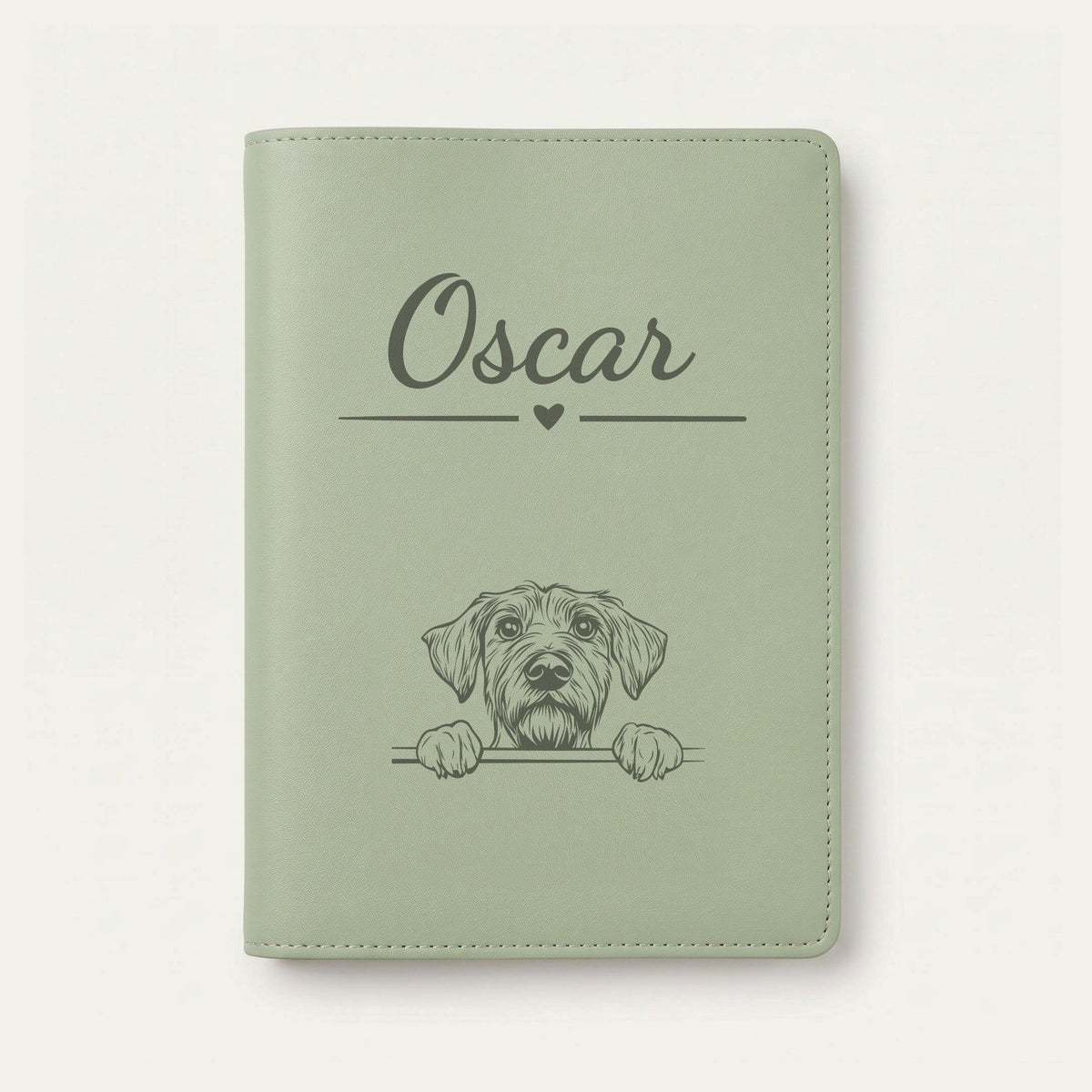 Protège carnet de santé chien personnalisé – Drahthaar — Vert sauge — Cœur — gravure « Oscar »