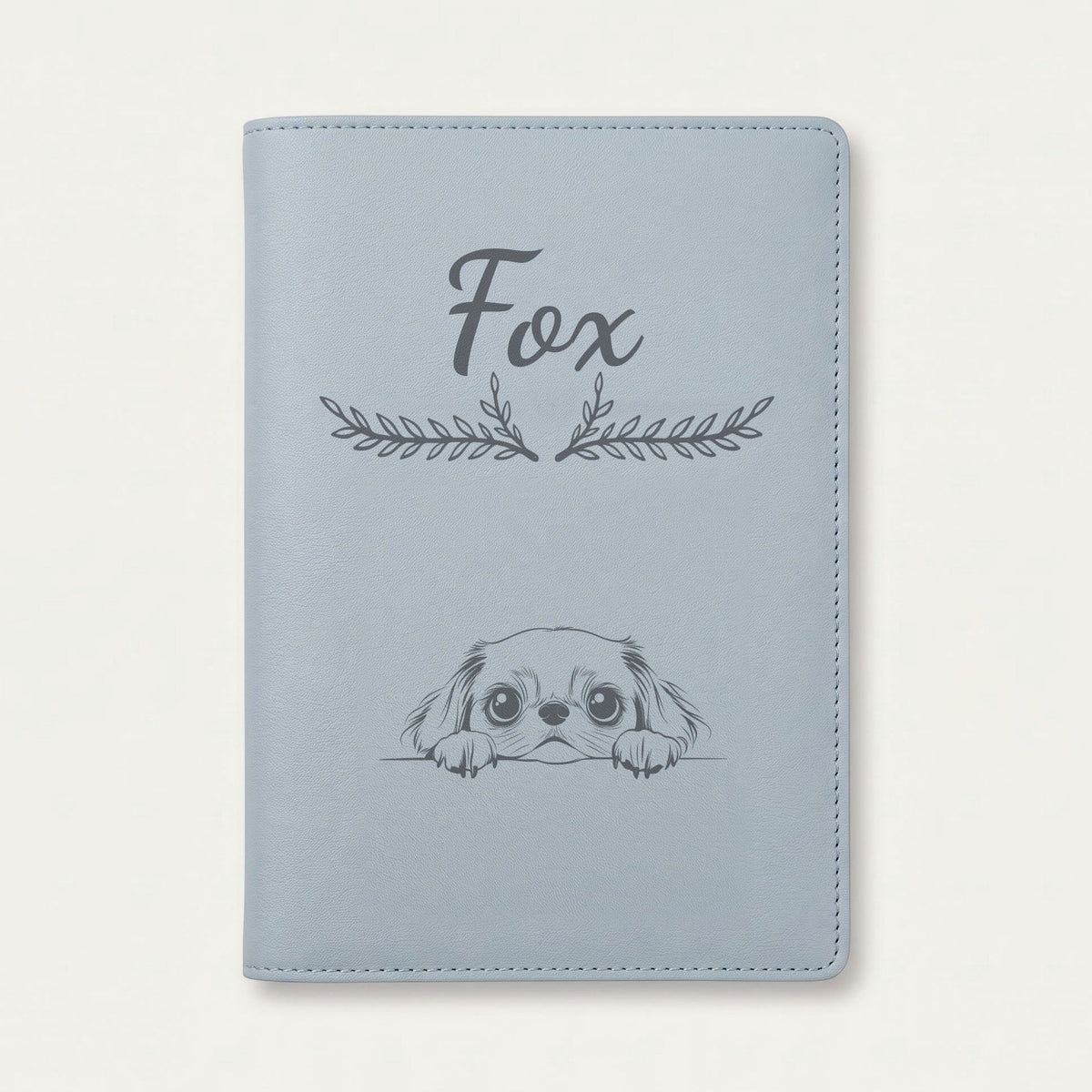 Protège carnet de santé chien personnalisé – Épagneul japonais — Bleu nuage — Bouquet — gravure « Fox »