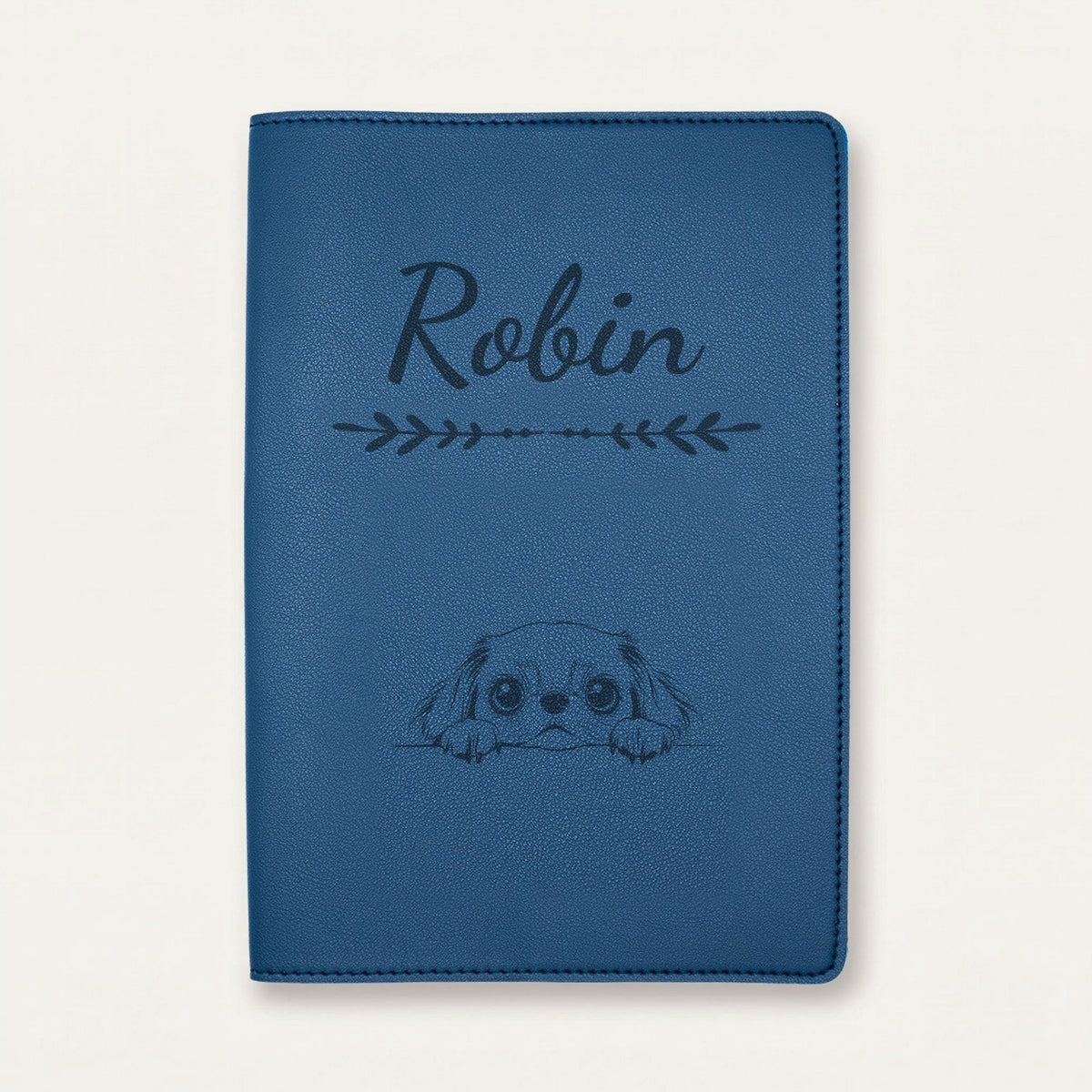 Protège carnet de santé chien personnalisé – Épagneul japonais — Bleu nuit — Flèche — gravure « Robin »