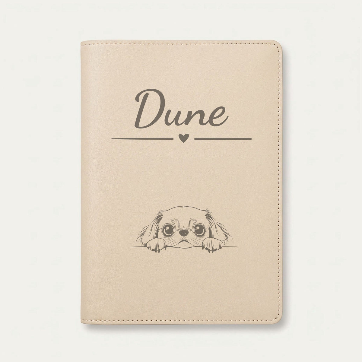 Protège carnet de santé chien personnalisé – Épagneul japonais — Crème vanille — Cœur — gravure « Dune »
