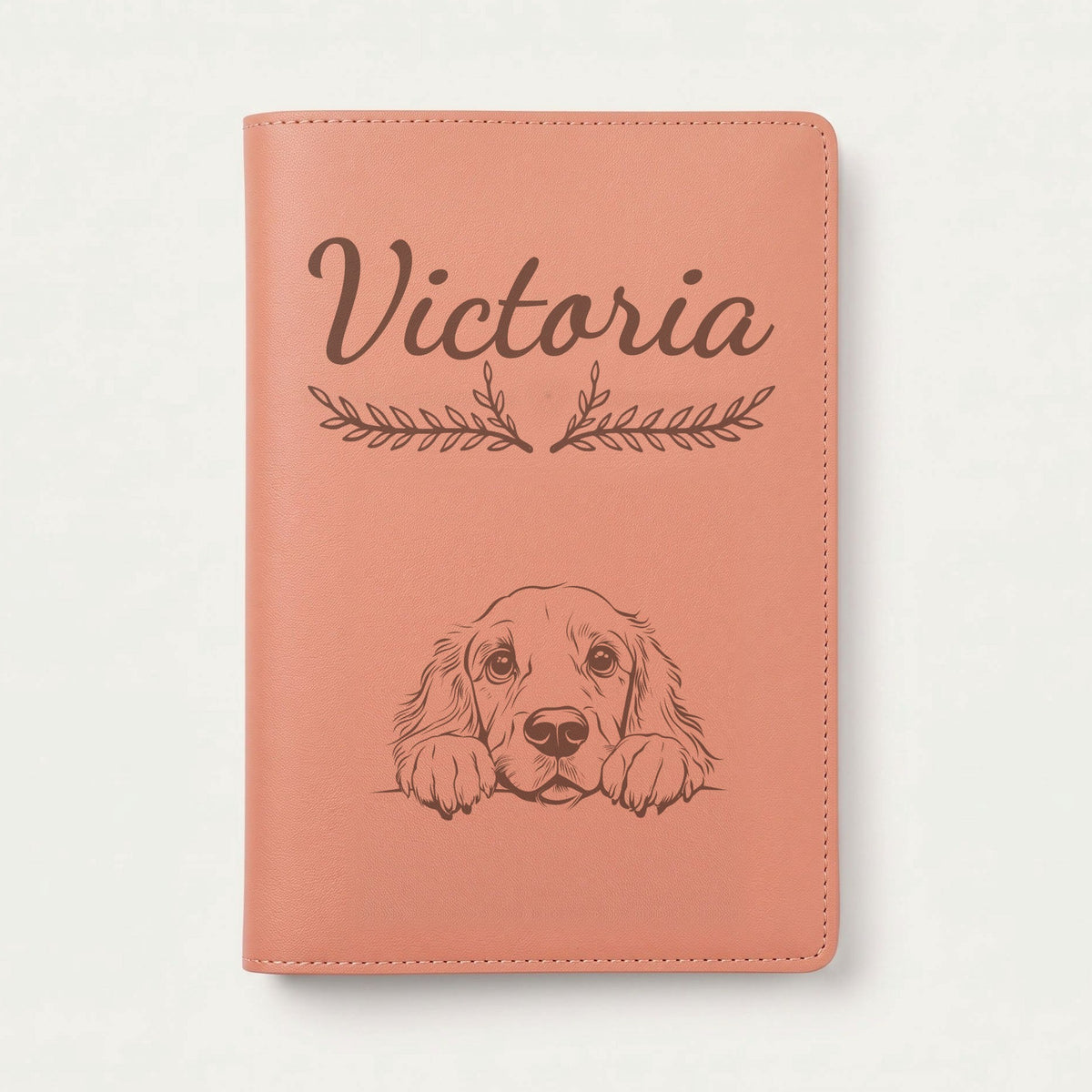 Protège carnet de santé chien personnalisé – Field spaniel — Terracotta — Bouquet — gravure « Victoria »
