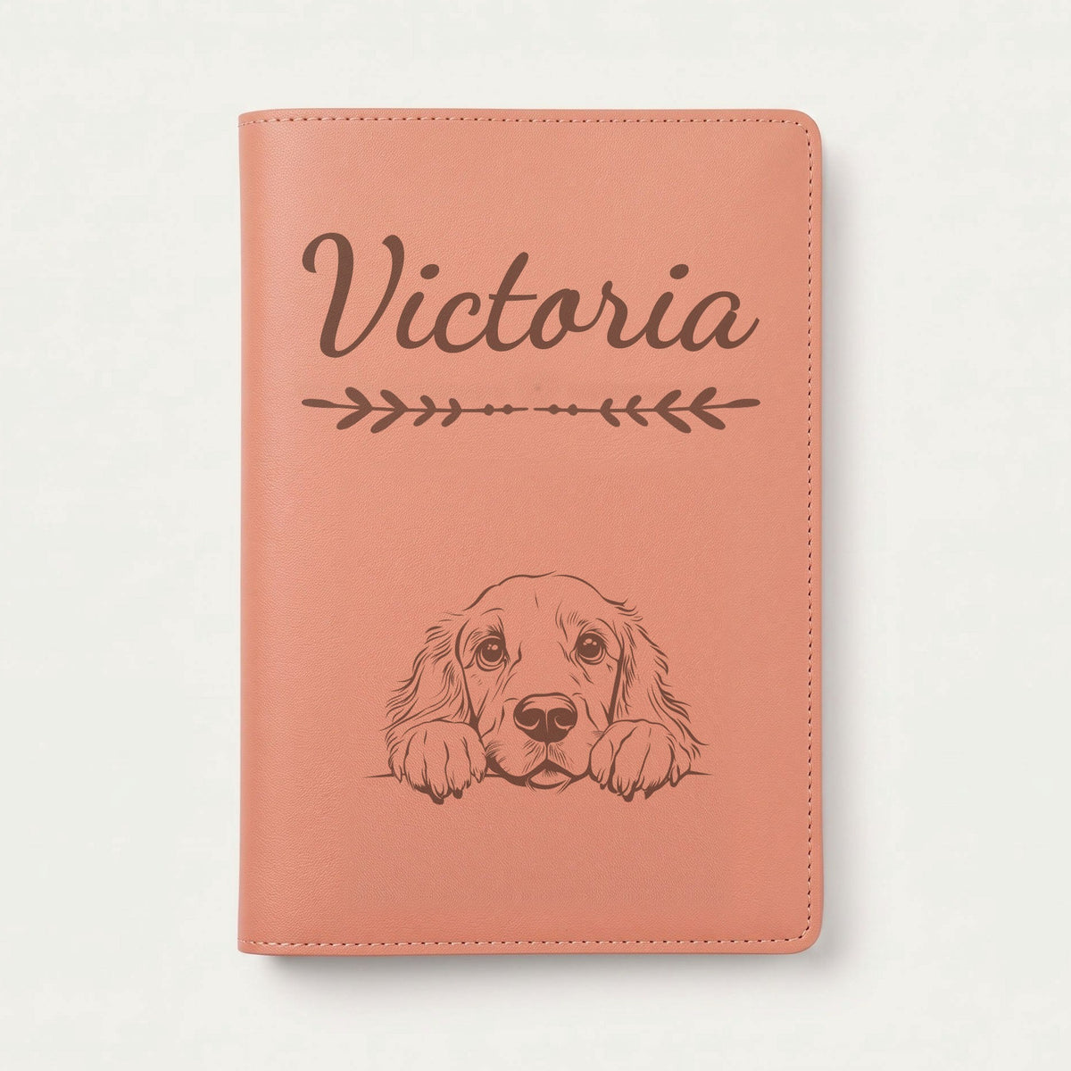 Protège carnet de santé chien personnalisé – Field spaniel — Terracotta — Flèche — gravure « Victoria »