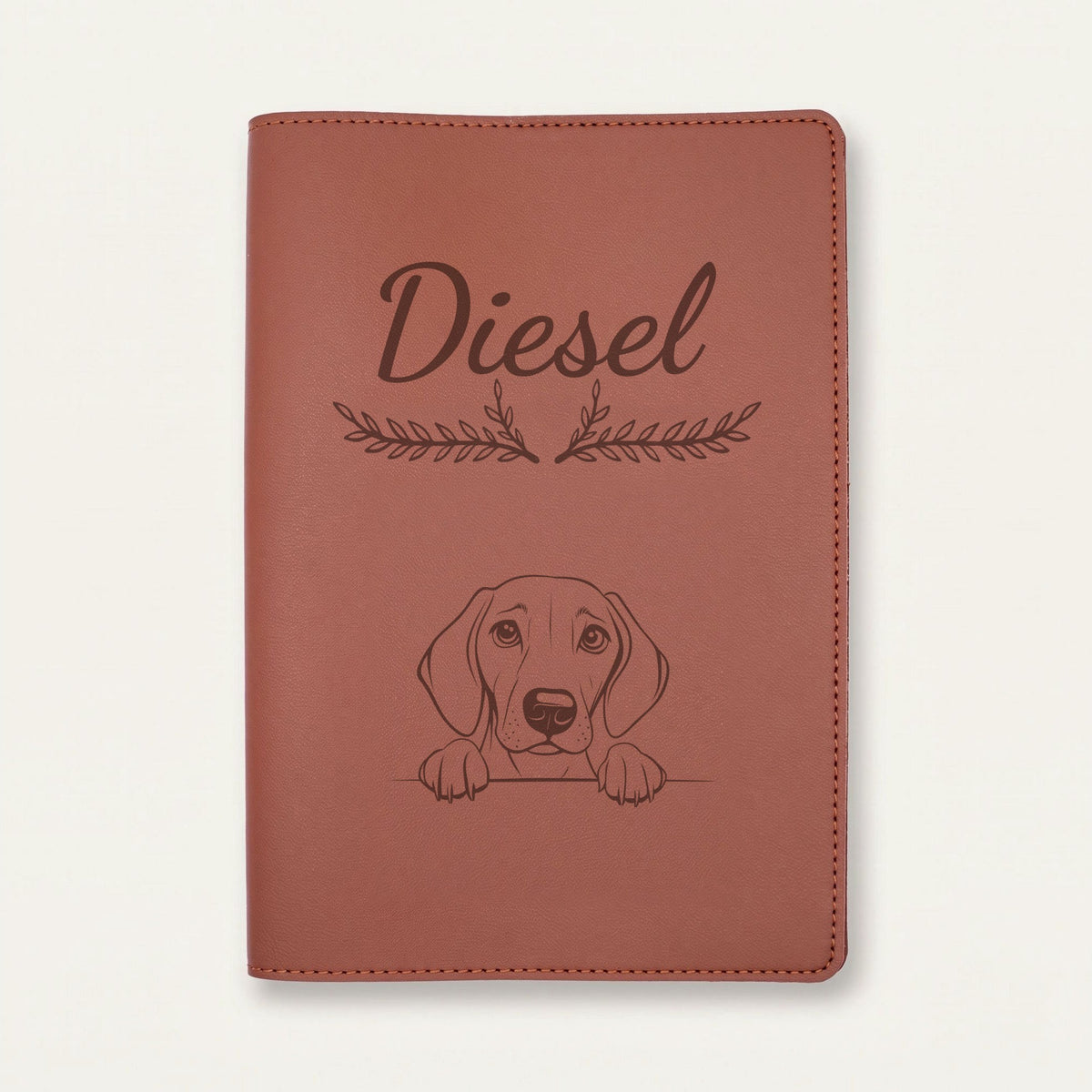 Protège carnet de santé chien personnalisé – Foxhound américain — Chocolat — Bouquet — gravure « Diesel »