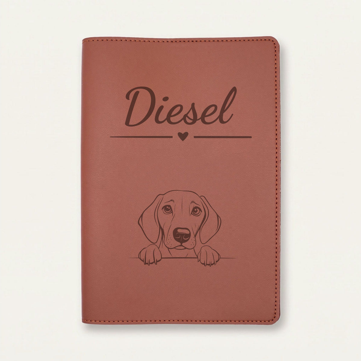 Protège carnet de santé chien personnalisé – Foxhound américain — Chocolat — Cœur — gravure « Diesel »