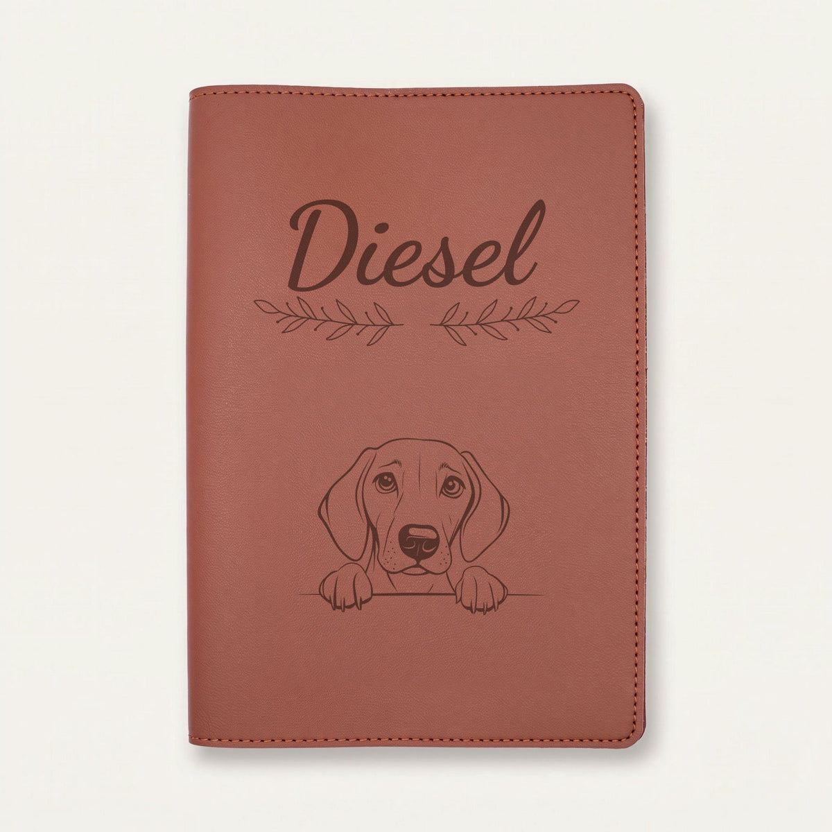 Protège carnet de santé chien personnalisé – Foxhound américain — Chocolat — Rameaux — gravure « Diesel »