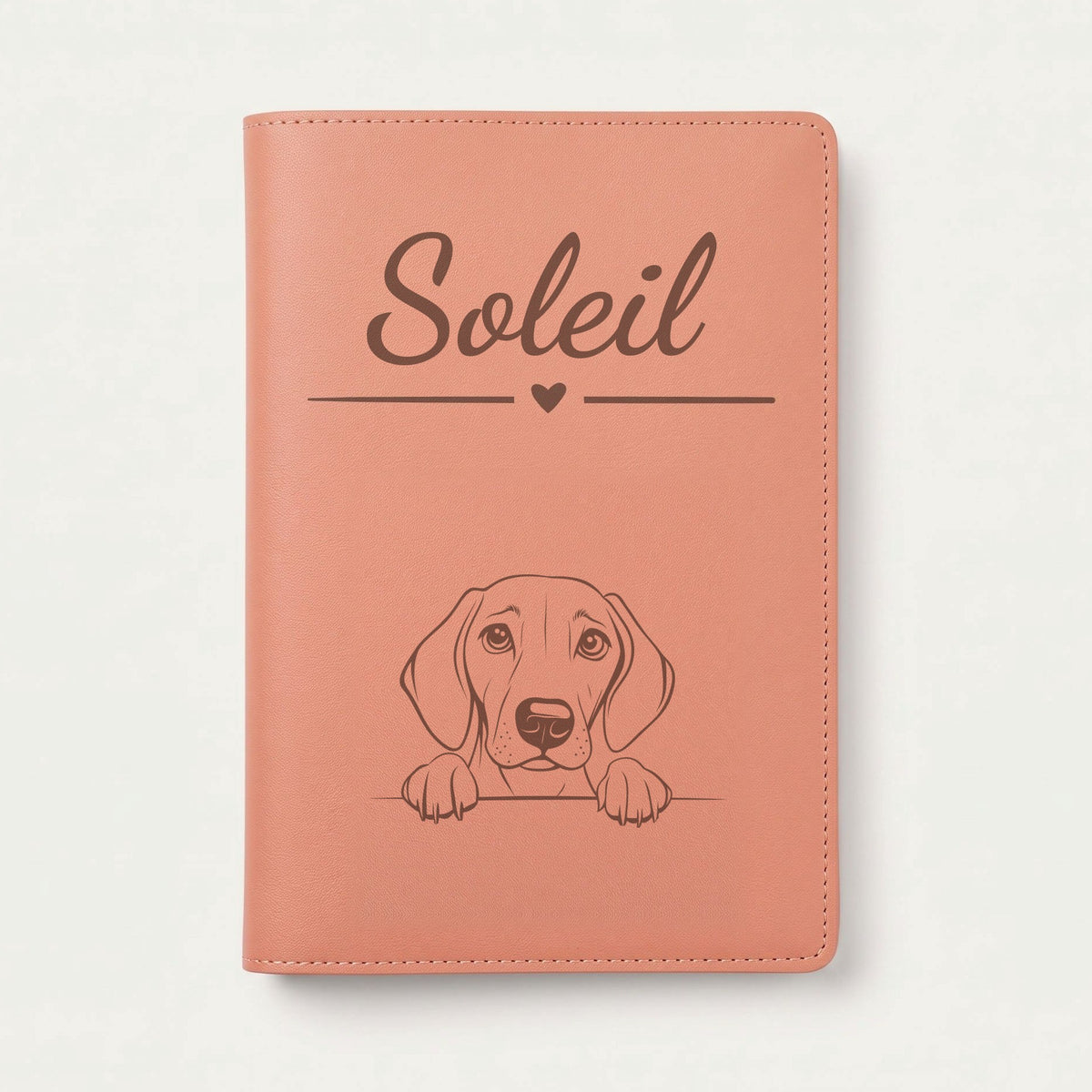 Protège carnet de santé chien personnalisé – Foxhound américain — Terracotta — Cœur — gravure « Soleil »