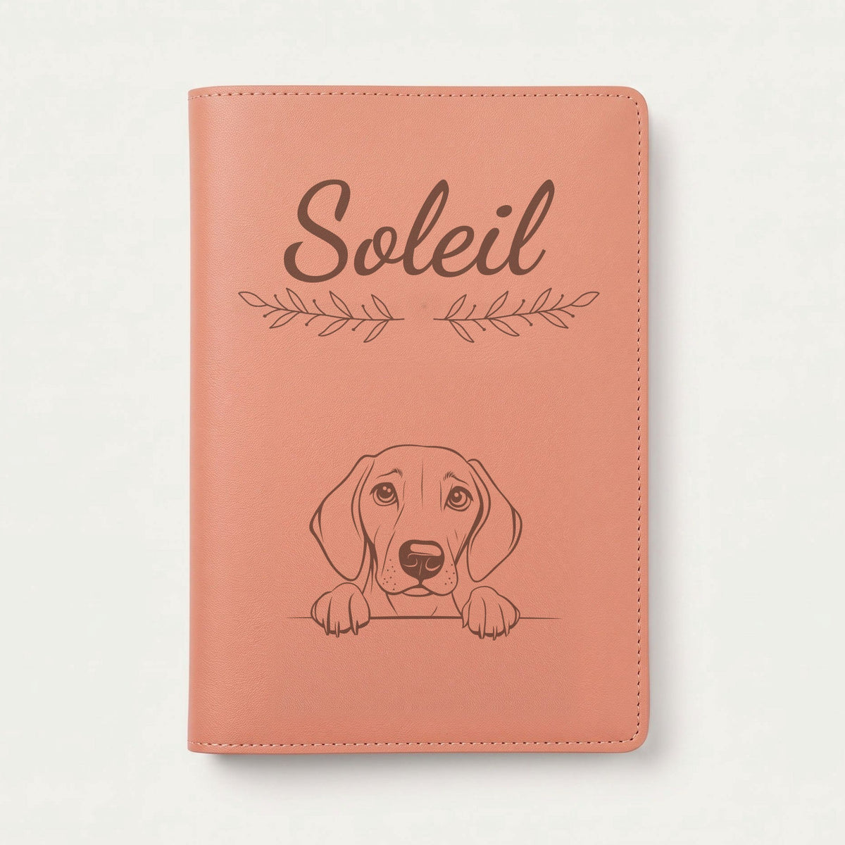 Protège carnet de santé chien personnalisé – Foxhound américain — Terracotta — Rameaux — gravure « Soleil »