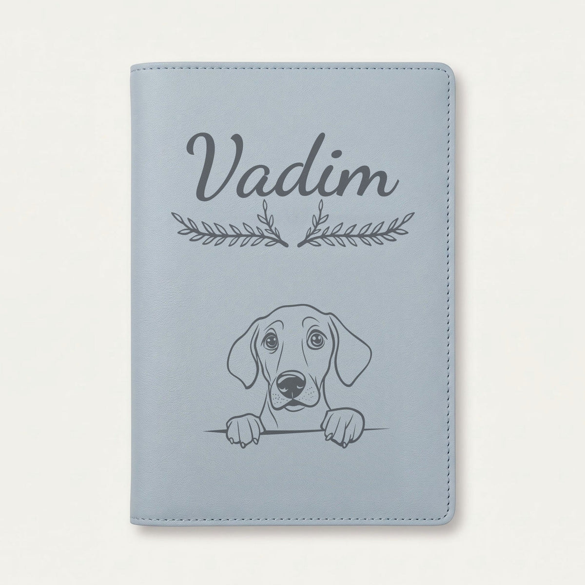Protège carnet de santé chien personnalisé – Foxhound anglais — Bleu nuage — Bouquet — gravure « Vadim »