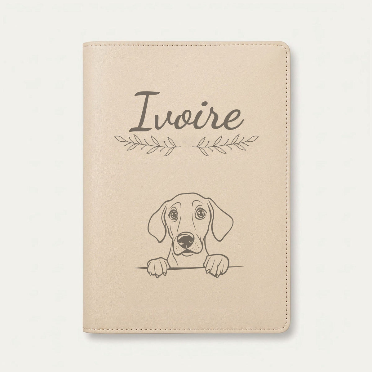 Protège carnet de santé chien personnalisé – Foxhound anglais — Crème vanille — Rameaux — gravure « Ivoire »