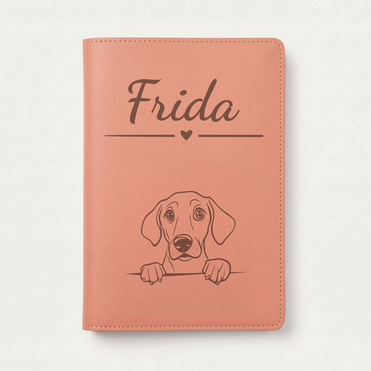 Protège carnet de santé chien personnalisé – Foxhound anglais — Terracotta — Cœur — gravure « Frida »