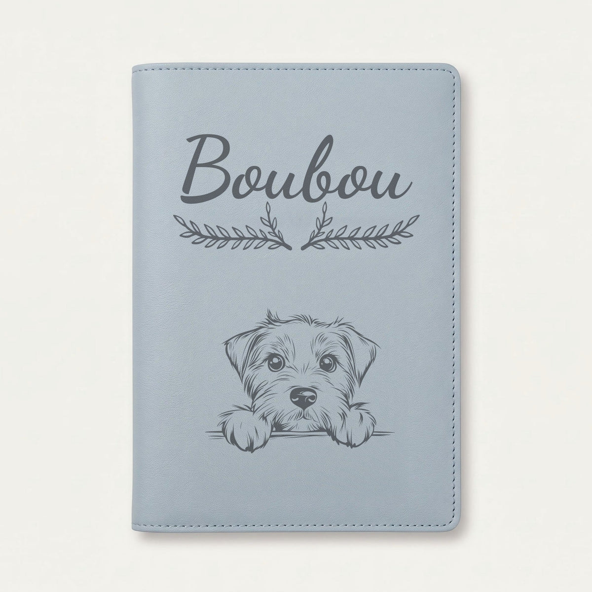 Protège carnet de santé chien personnalisé – Glen of Imaal terrier — Bleu nuage — Bouquet — gravure « Boubou »