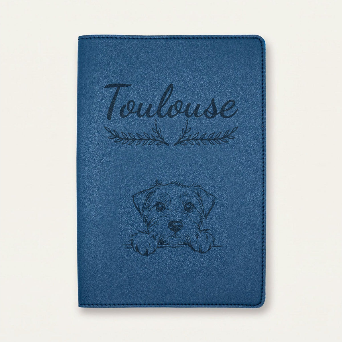 Protège carnet de santé chien personnalisé – Glen of Imaal terrier — Bleu nuit — Bouquet — gravure « Toulouse »