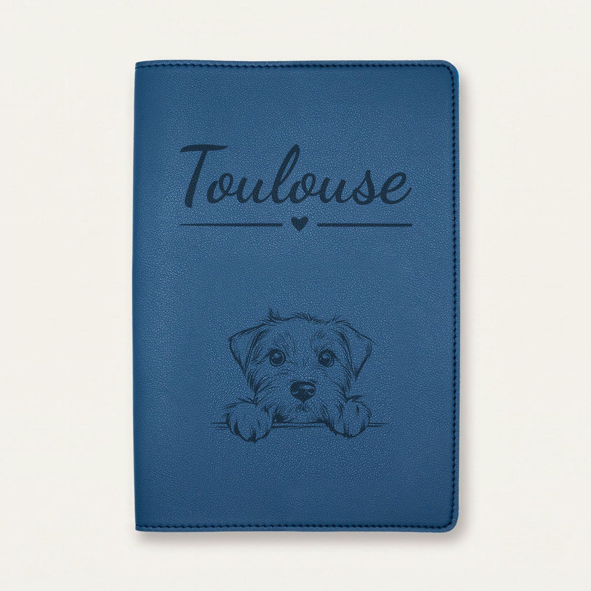 Protège carnet de santé chien personnalisé – Glen of Imaal terrier — Bleu nuit — Cœur — gravure « Toulouse »