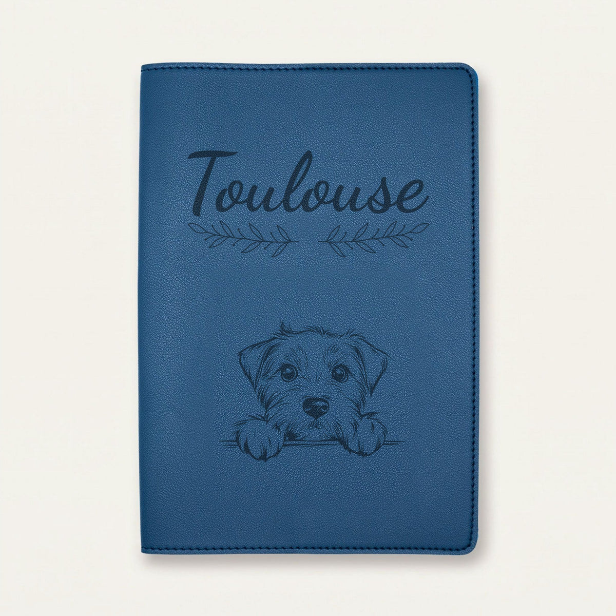 Protège carnet de santé chien personnalisé – Glen of Imaal terrier — Bleu nuit — Rameaux — gravure « Toulouse »